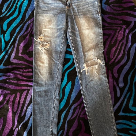 Hollister distressed skinny jeans🦋🦋 - Picture 2 of 10